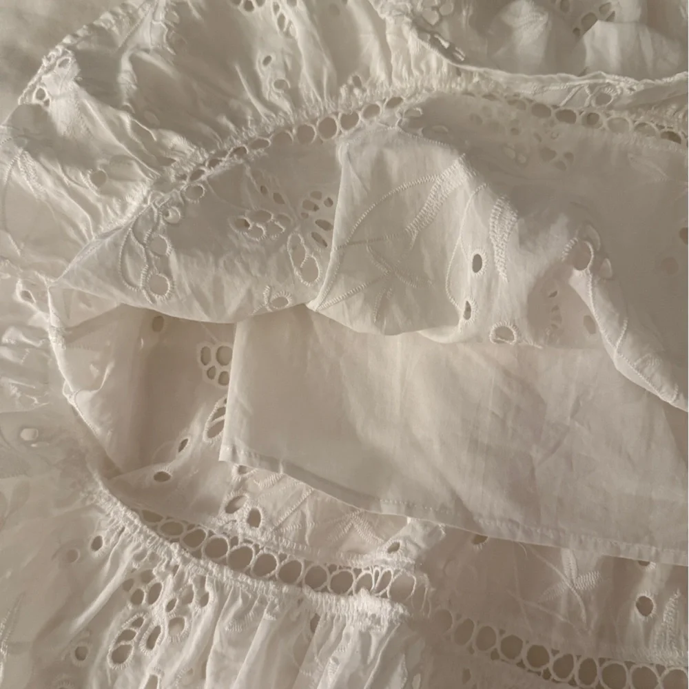 Elegant White Eyelet Skirt - Picture 3 of 6